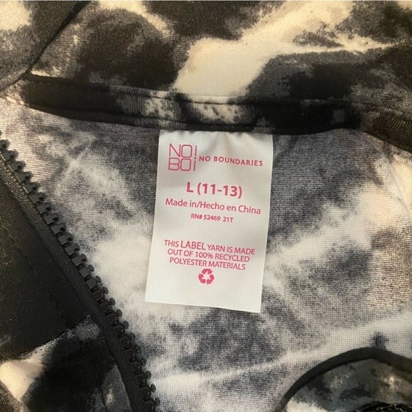 NWOT Cropped Black White Zip Front Hoodie Style Jacket Two Pocket Ultra Soft S - Picture 9 of 10